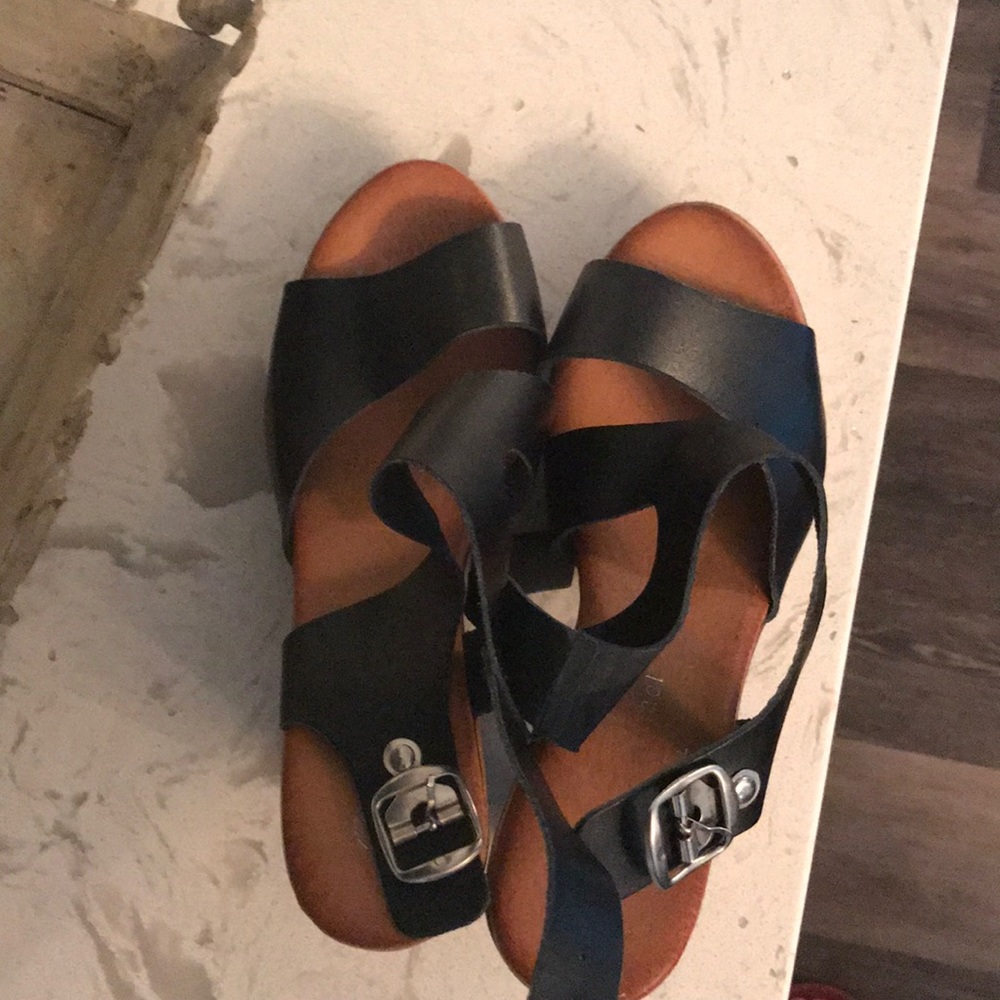 Oriomichael black sandal